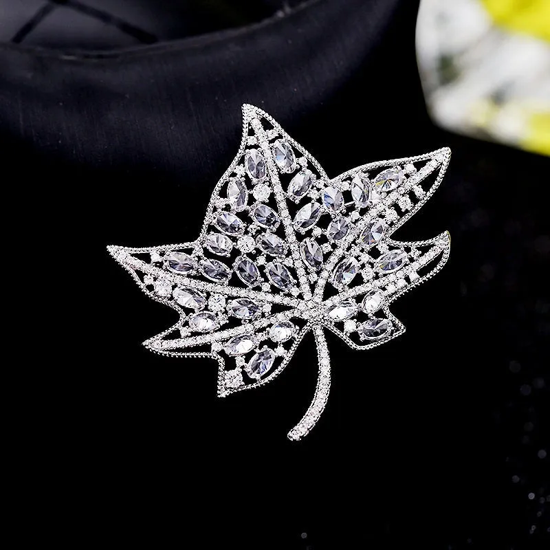 Luxury Copper Micro Inlaid Cubic Zirconia Fashionable Decoration Maple Leaf Brooch Gift