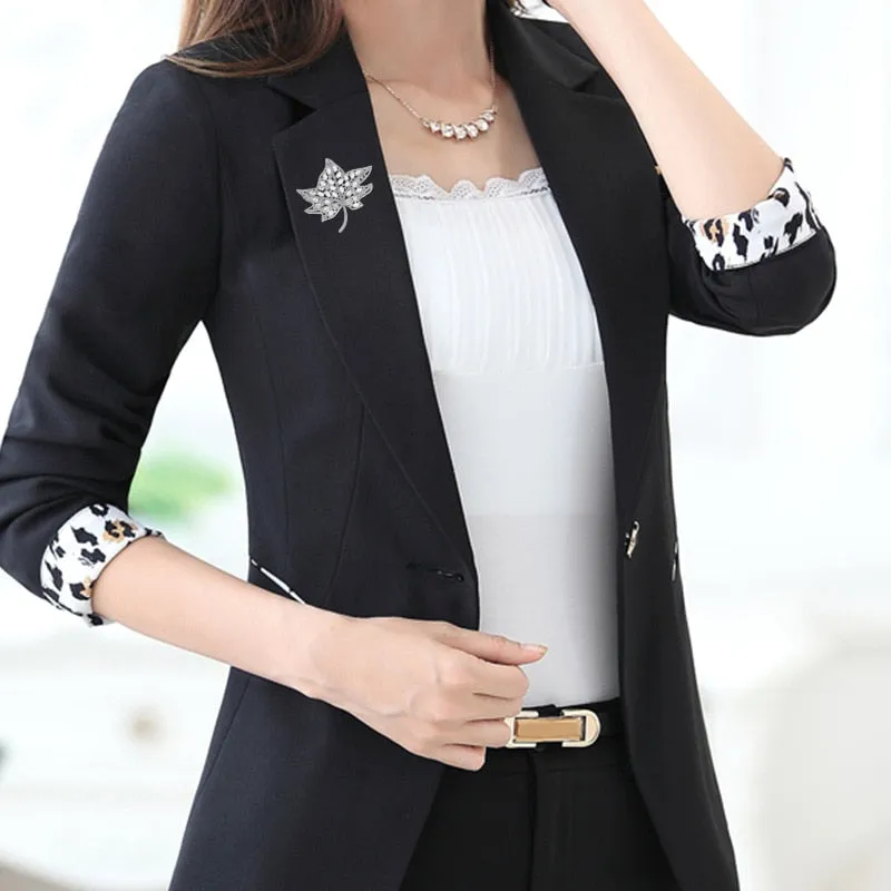 Luxury Copper Micro Inlaid Cubic Zirconia Fashionable Decoration Maple Leaf Brooch Gift