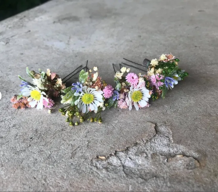 Meadow daisy floral hair pins