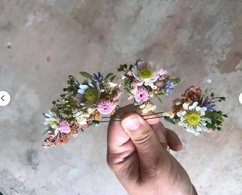 Meadow daisy floral hair pins