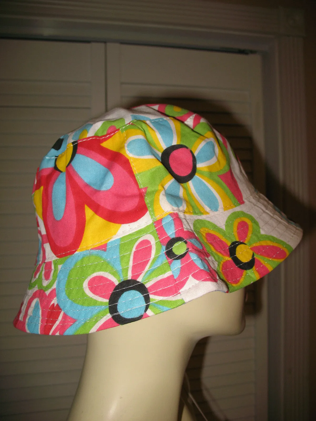 NEW Women HAT BUCKET Multi Colored Floral Flowers Beach Summer Spring Wear