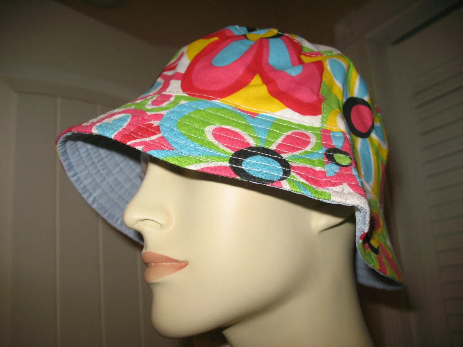 NEW Women HAT BUCKET Multi Colored Floral Flowers Beach Summer Spring Wear