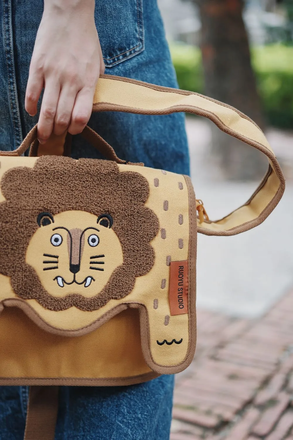 Ruoyu Studio Color-blocked Canvas Crossbody Bag for Casual Commuting
