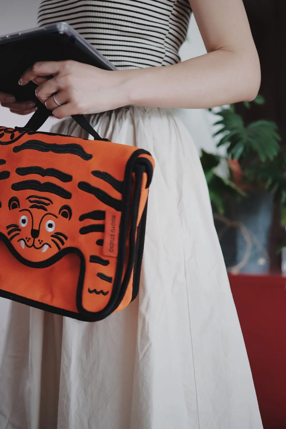 Ruoyu Studio Color-blocked Canvas Crossbody Bag for Casual Commuting